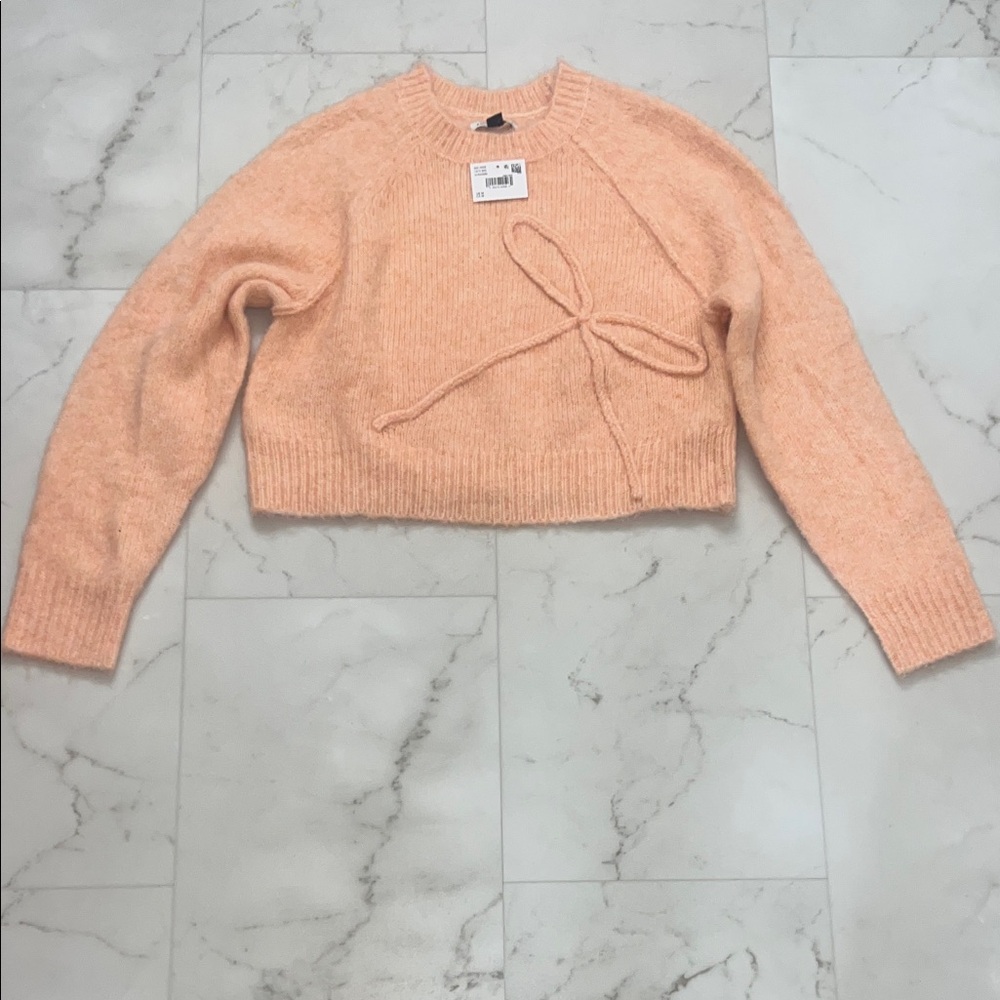 American Eagle Outfitters Peach Bow-Appliqué Crewneck Sweater Cropped Size M